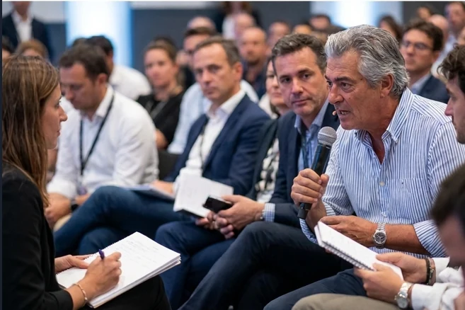 Conférence pour dirigeants : échange avec les participants dans la salle